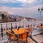 4-room, Warm House, Near The Sea, Next To The Historic Elevator * İzmir