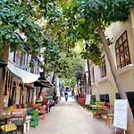 4-room, Warm House, Near The Sea, Next To The Historic Elevator * İzmir