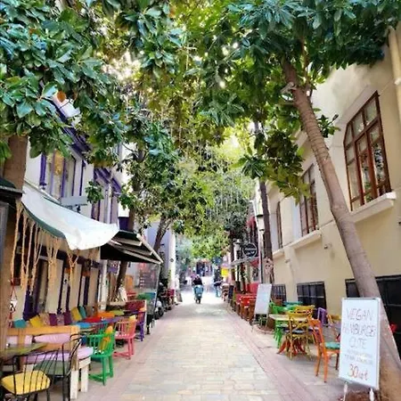 4-room, Warm House, Near The Sea, Next To The Historic Elevator * Izmir