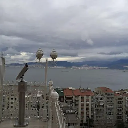 Apartment 3+1 , Historical Elevator, Warm House Next To Sea Izmir