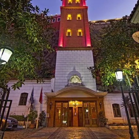 3+1 , Historical Elevator, Warm House Next To Sea