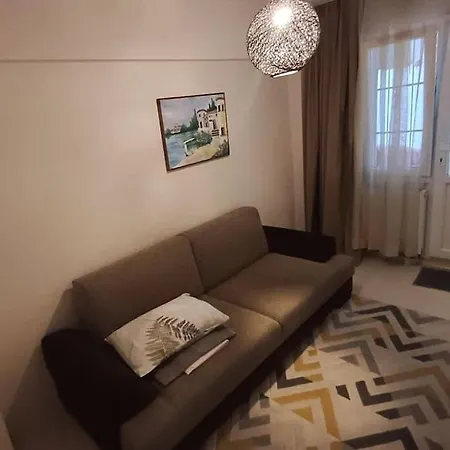 Apartment 3+1 , Historical Elevator, Warm House Next To Sea Izmir
