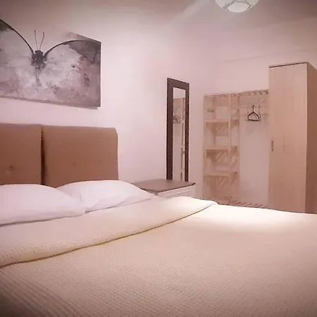 Apartment 3+1 , Historical Elevator, Warm House Next To Sea Izmir
