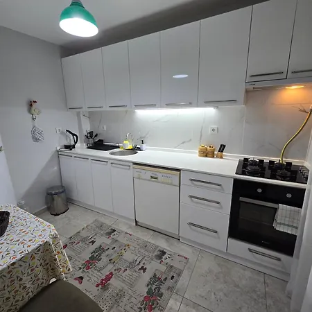 4-room, Warm House, Near The Sea, Next To The Historic Elevator 公寓 伊兹密尔
