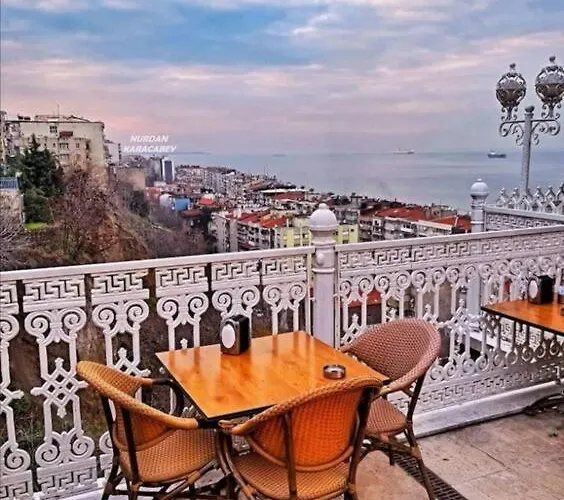 4-room, Warm House, Near The Sea, Next To The Historic Elevator * Esmirna