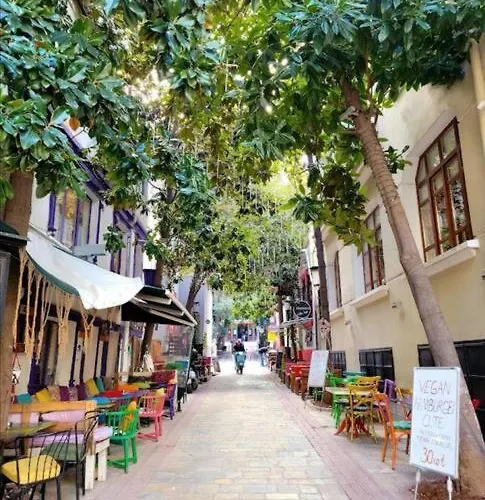 4-room, Warm House, Near The Sea, Next To The Historic Elevator * Esmirna