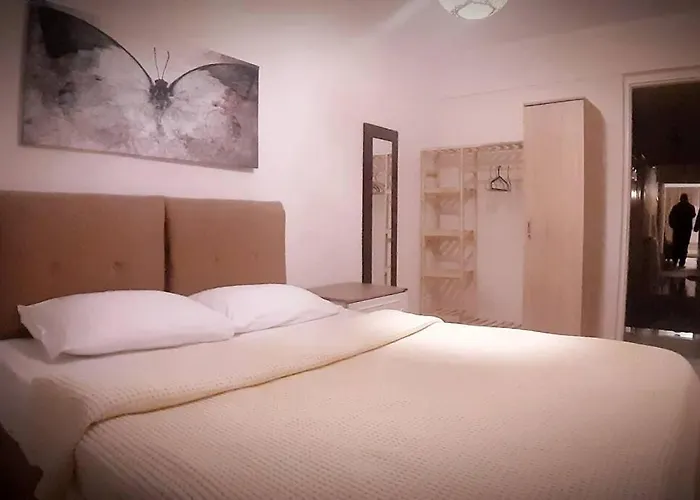 Apartamento 4-room, Warm House, Near The Sea, Next To The Historic Elevator Esmirna